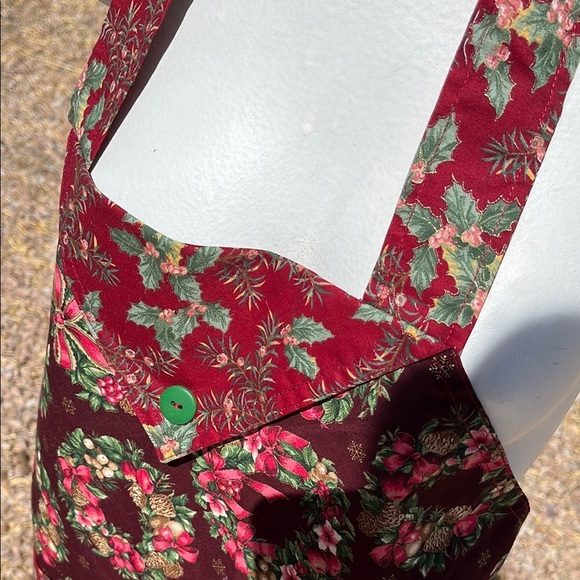 Handcrafted Christmas Wreath Apron with Pocket - Picture 2 of 4